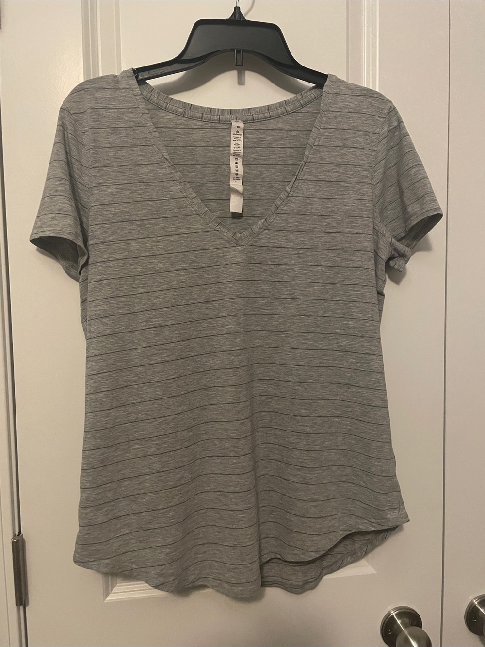Lululemon Women’s Short Sleeve V-Neck Tee in Heather Gray